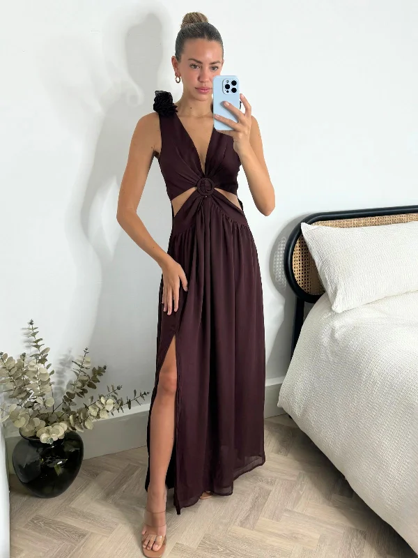 Layla Maxi dress with shoulder corsage / Chocolate Fashionable Open-Back Maxi Dress